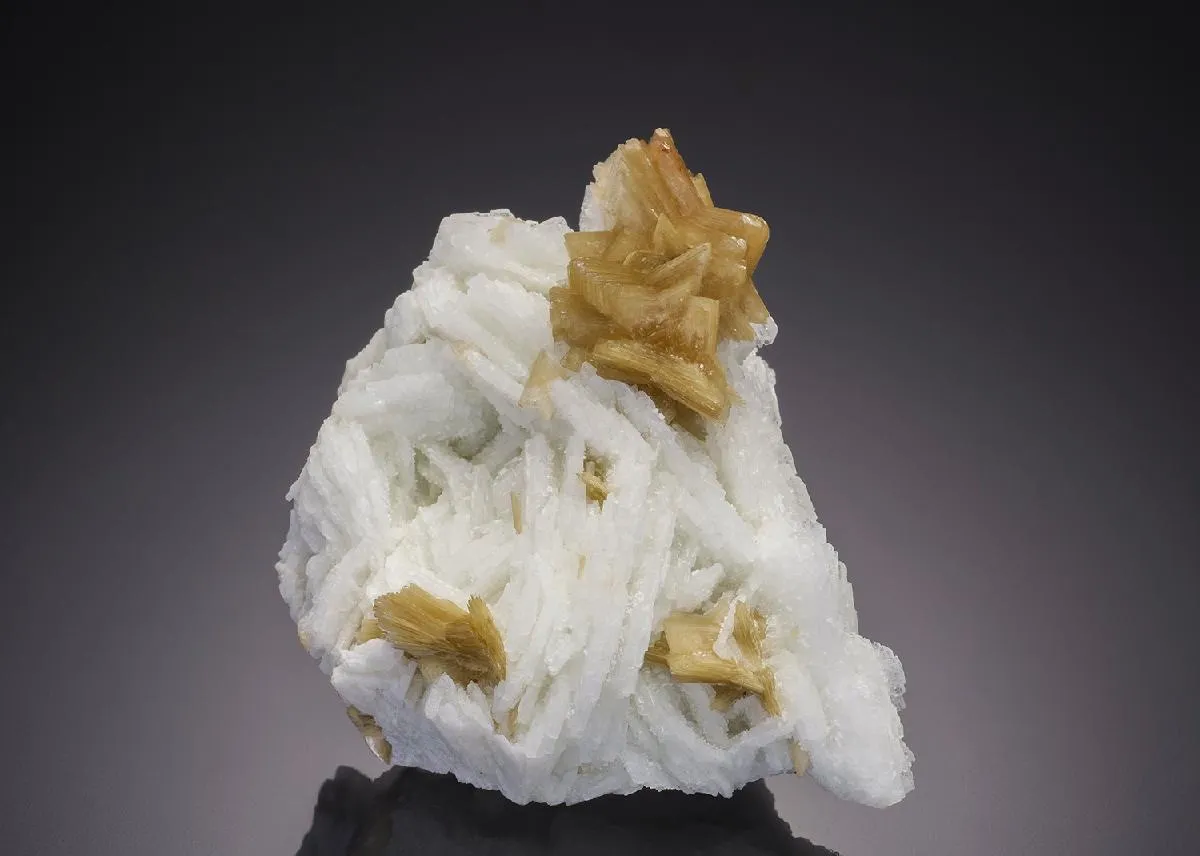 Muscovite on Albite var. Cleavelandite - image 1