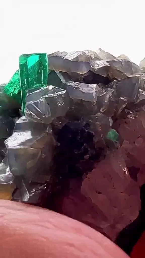 MUZO Emerald MAGIC — GREEN FIRE IN THE MATRIX - image 4