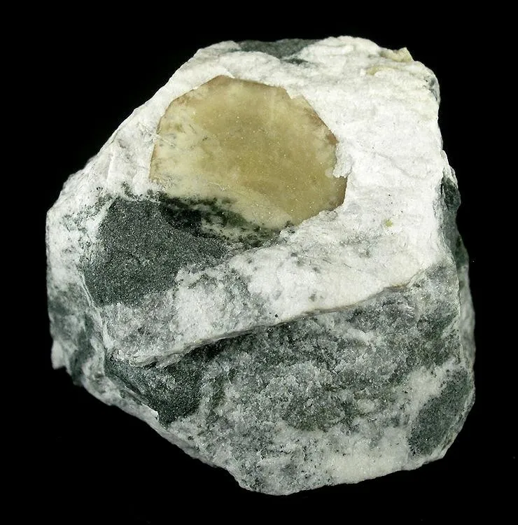 Narsarsukite image