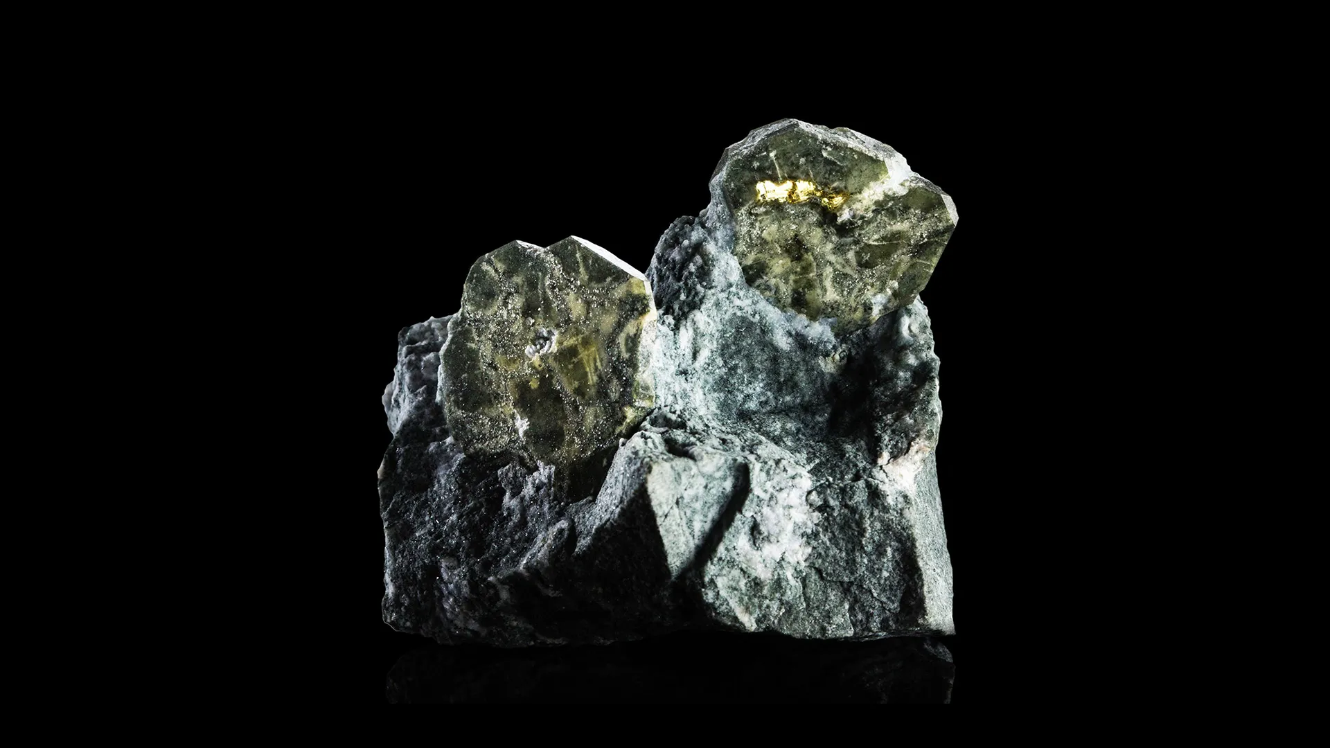 Narsarsukite - image 1