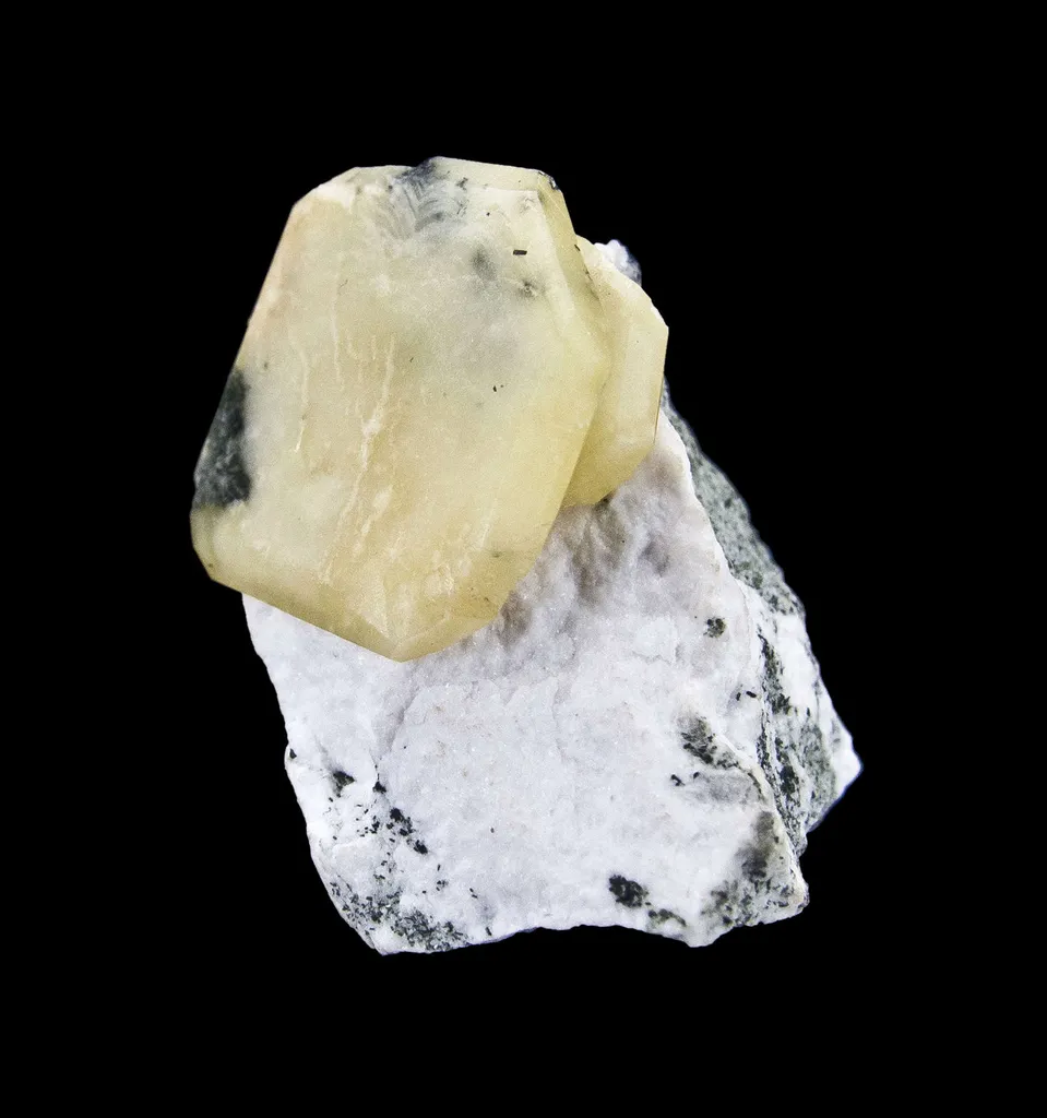 Narsarsukite - image 2