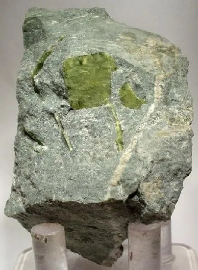 Narsarsukite image