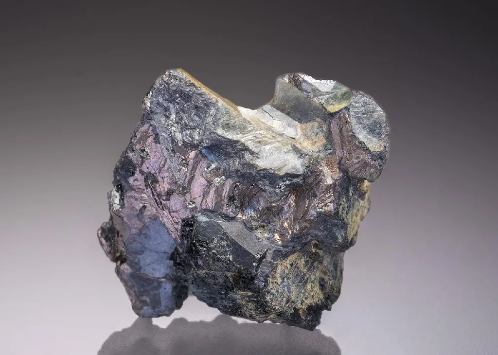 NATIVE Bismuth and Bismuthinite image