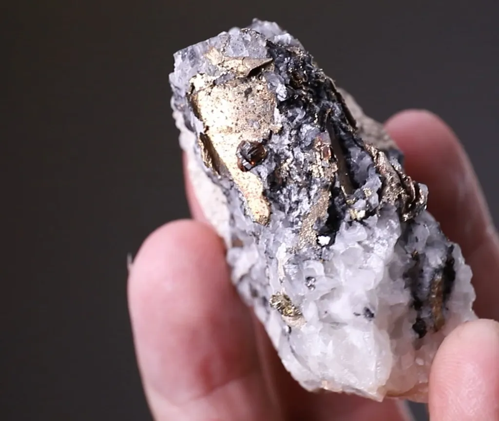 NATIVE Gold - image 2