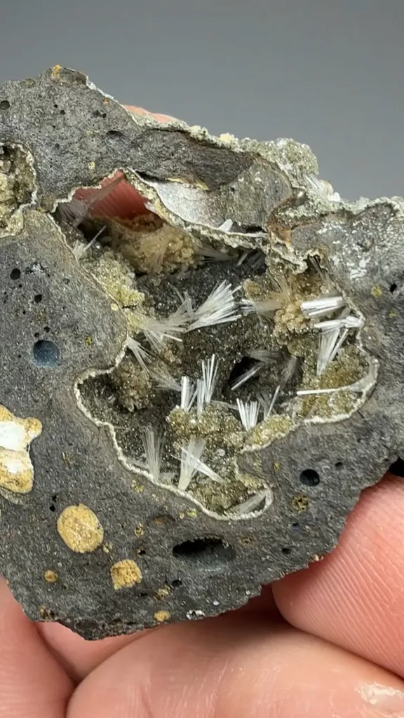 Natrolite with Analcime - image 2