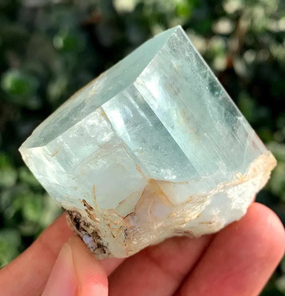 Natuarl terminated Blue Aquamarine Crystal from Pakistan - image 2