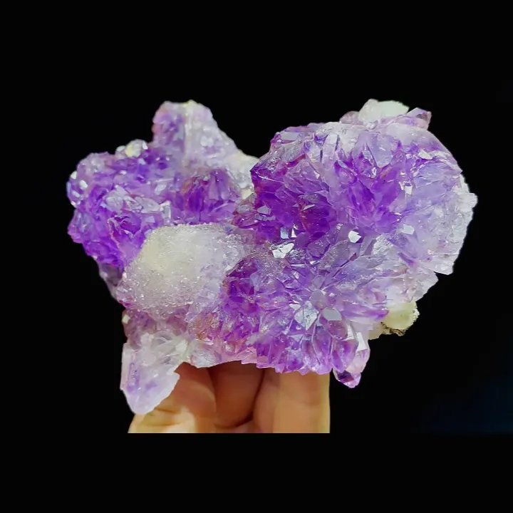 Natural Amethyst comes from Colombia 125*80*35MM image
