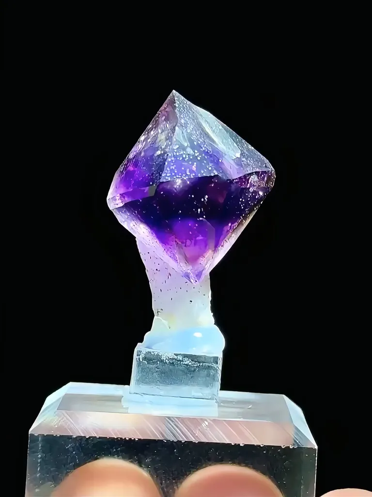Natural Amethyst comes from Zimbabwe 20*20*20MM image