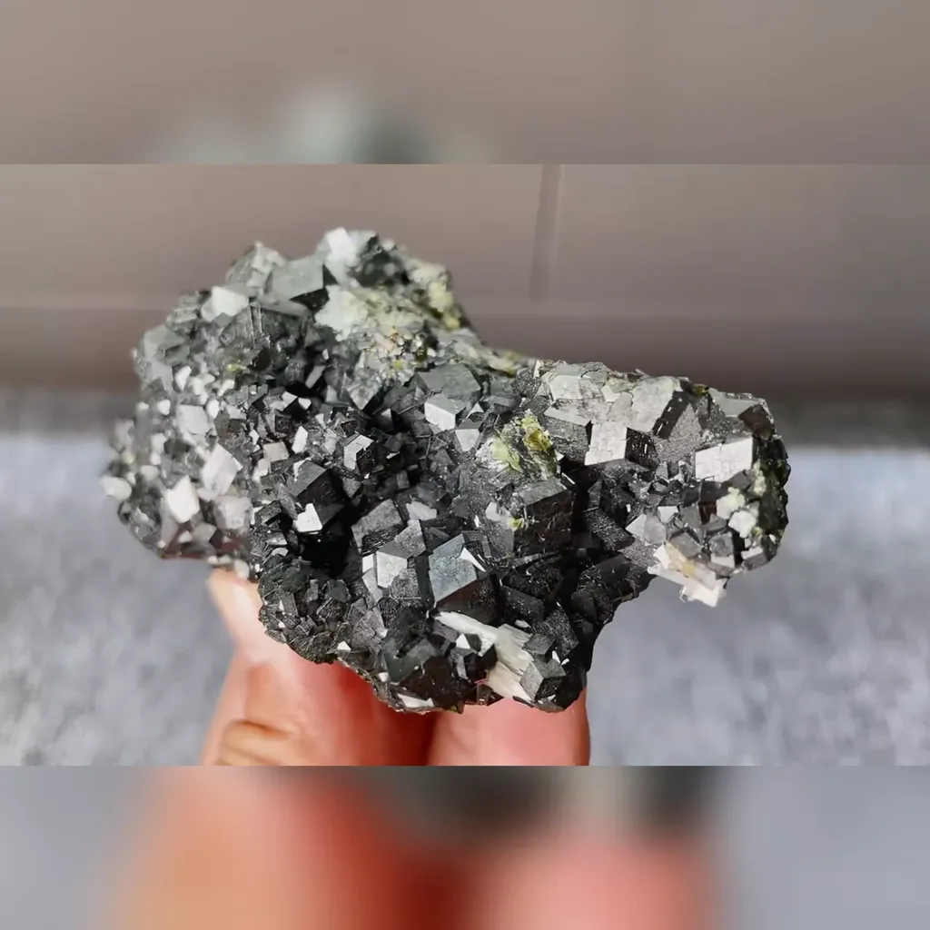 Natural Andradite comes from Huanggangliang,Inner Mongolia 115*50*40MM - image 3