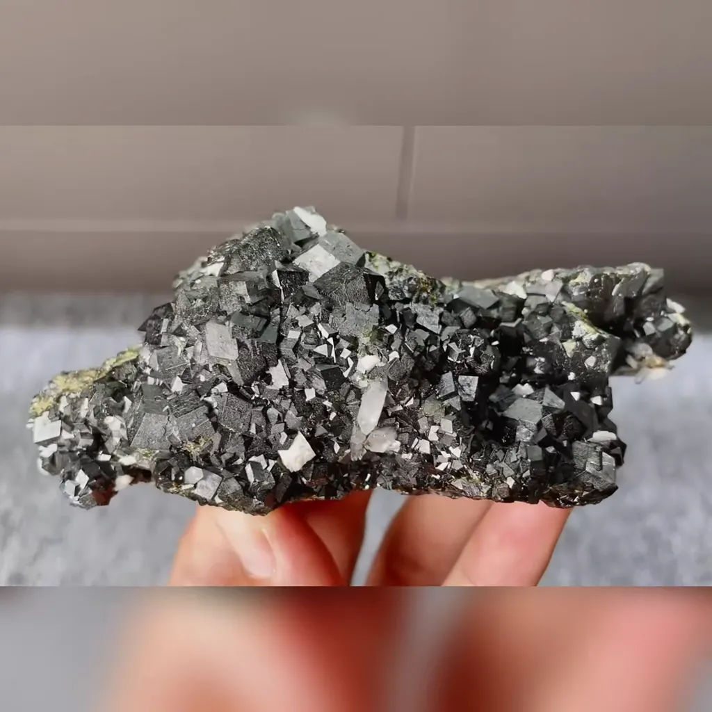 Natural Andradite comes from Huanggangliang,Inner Mongolia 115*50*40MM - image 4
