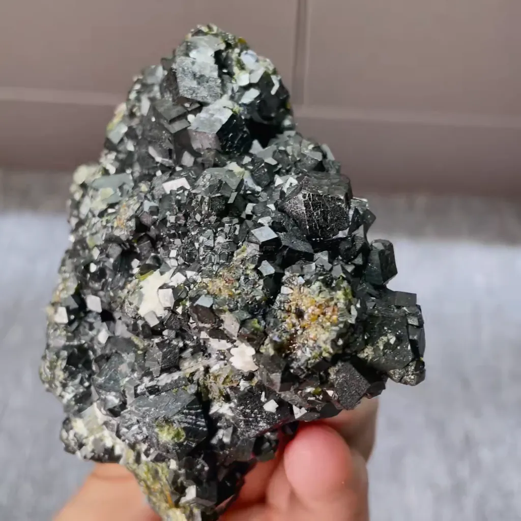 Natural Andradite comes from Huanggangliang,Inner Mongolia 80*75*40MM - image 3
