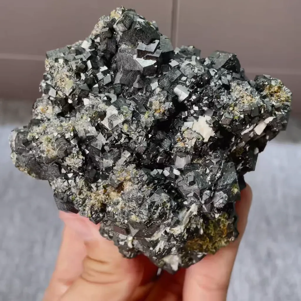 Natural Andradite comes from Huanggangliang,Inner Mongolia 80*75*40MM - image 4