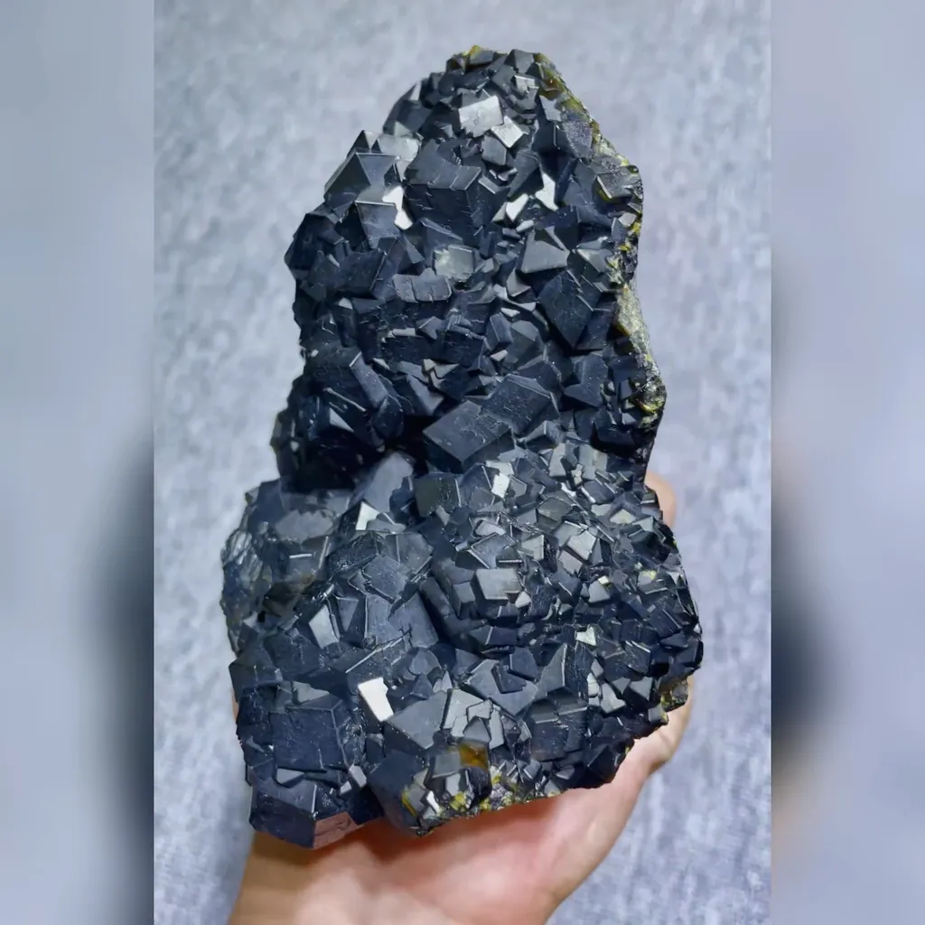 Natural Andradite comes from Huanggangliang,Inner Mongolia 95*155*50MM - image 2