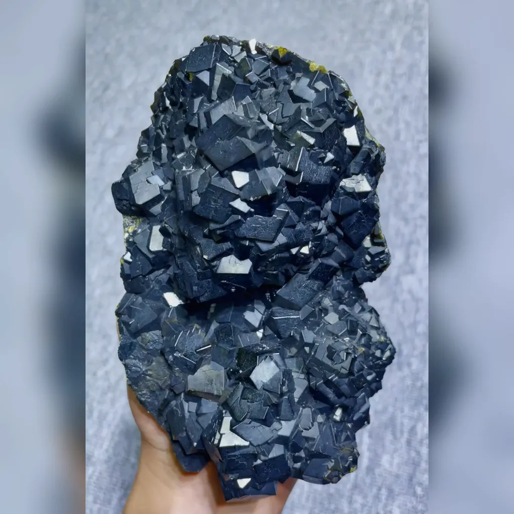 Natural Andradite comes from Huanggangliang,Inner Mongolia 95*155*50MM image