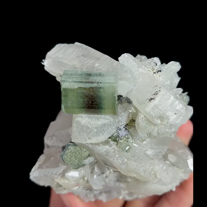 Natural Apatite and Quartz Cluster, Mineral Specimen:Yaogangxian,Hunan (75*80*40MM) image