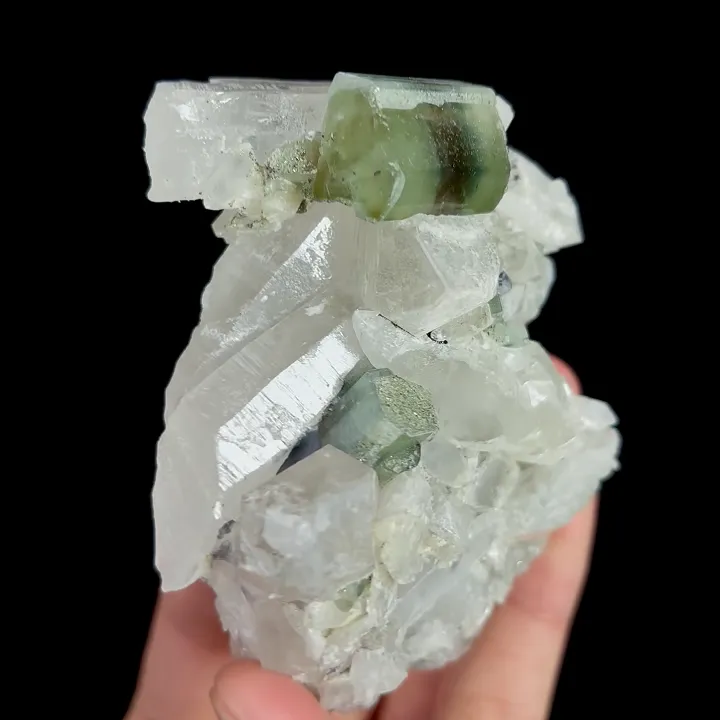 Natural Apatite and Quartz Cluster, Mineral Specimen:Yaogangxian,Hunan (75*80*40MM) - image 4