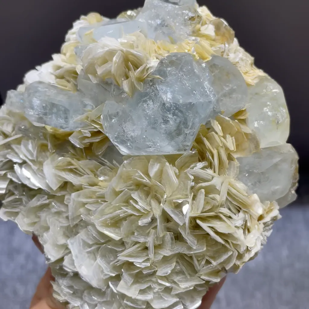 Natural Aquamarine and Flake Mica Symbiosis comes from Xuebaoding, Sichuan 110*55*110MM - image 2
