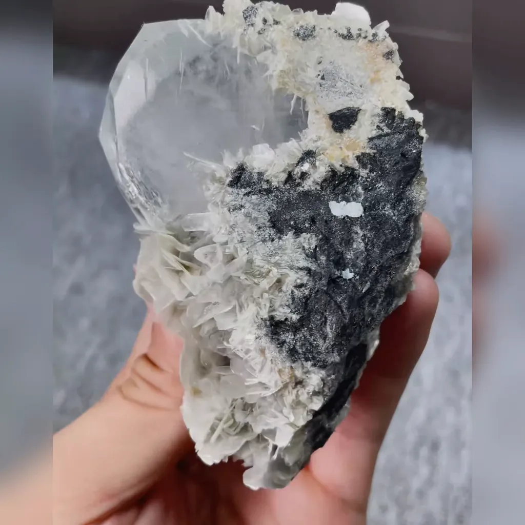 Natural Aquamarine and Mica Flakes Symbiosis comes from Xuebaoding,Hunan 60*90*25MM - image 4