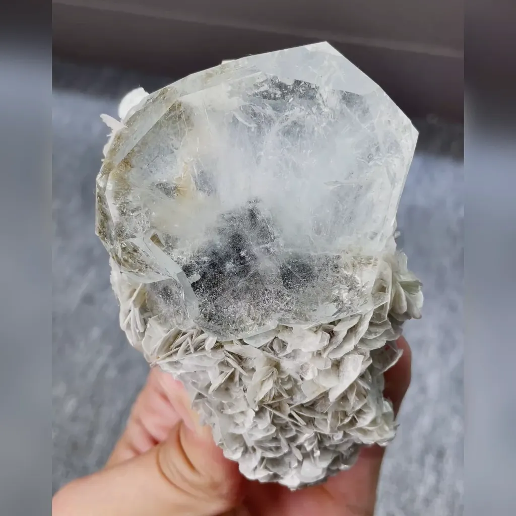 Natural Aquamarine and Mica Flakes Symbiosis comes from Xuebaoding,Hunan 60*90*25MM image