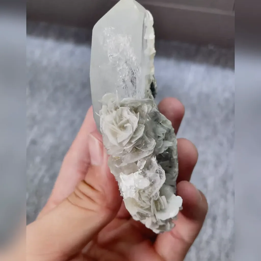 Natural Aquamarine and Mica Flakes Symbiosis comes from Xuebaoding,Hunan 60*90*25MM - image 3