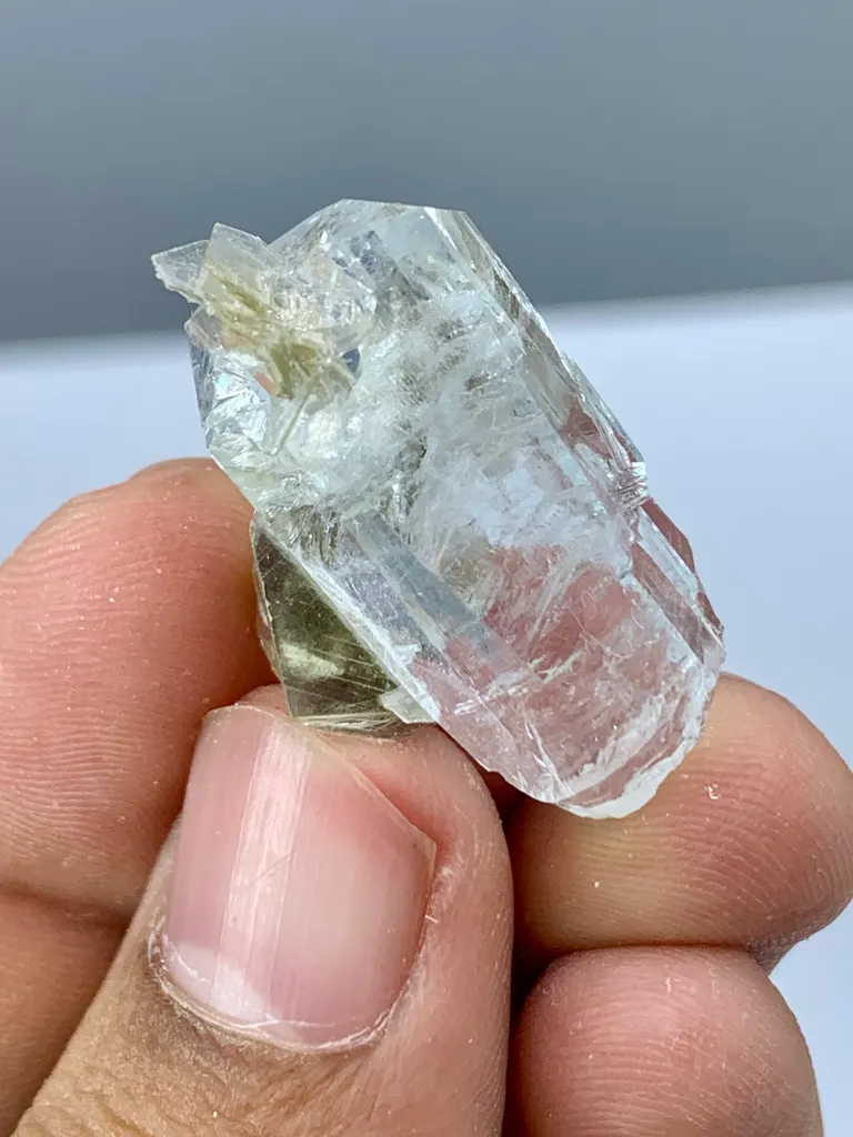 Natural Aquamarine Crystal with Golden Muscovite Mica Specimen | Pakistan Beryl Collector Piece Gilgit-Baltistan, Nagar District, Nagar - image 4