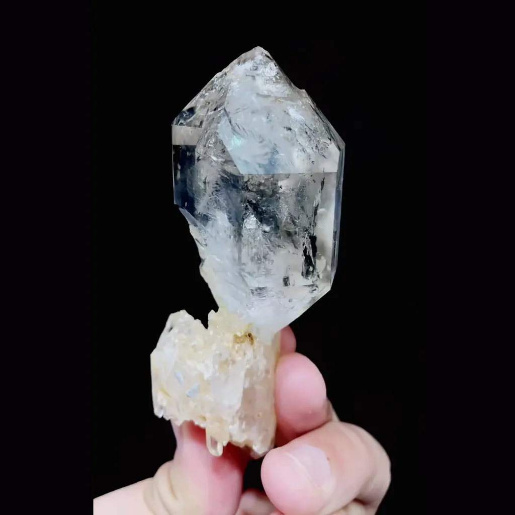 Natural Backbone Quartz comes from Madagascar 40*95*30MM - image 5