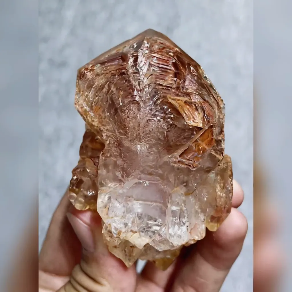 Natural Backbone Quartz comes from Madagascar 50*75*50MM image