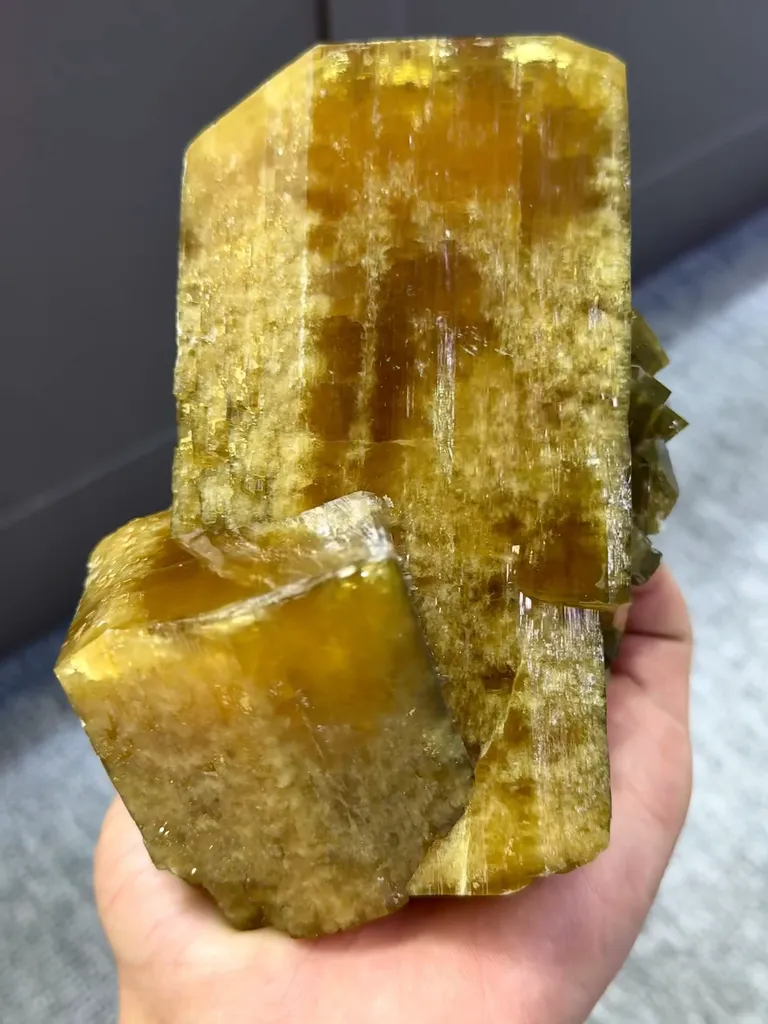 Natural Barite comes from Jiangxi，China 120*90*60MM - image 5