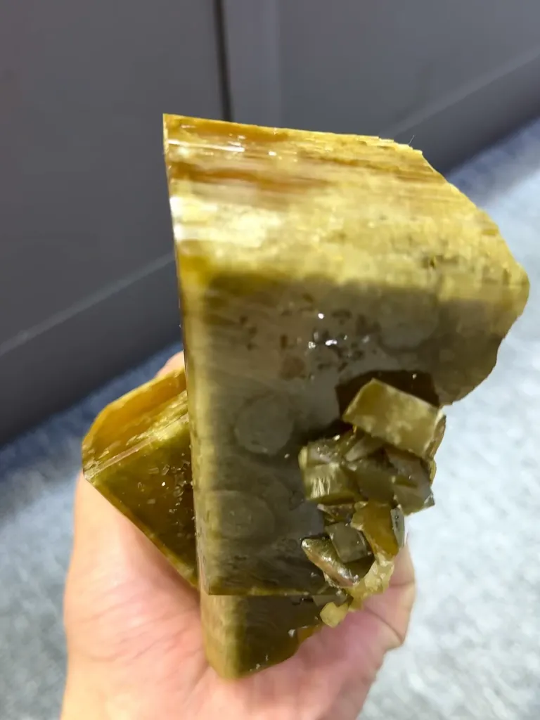 Natural Barite comes from Jiangxi，China 120*90*60MM - image 3
