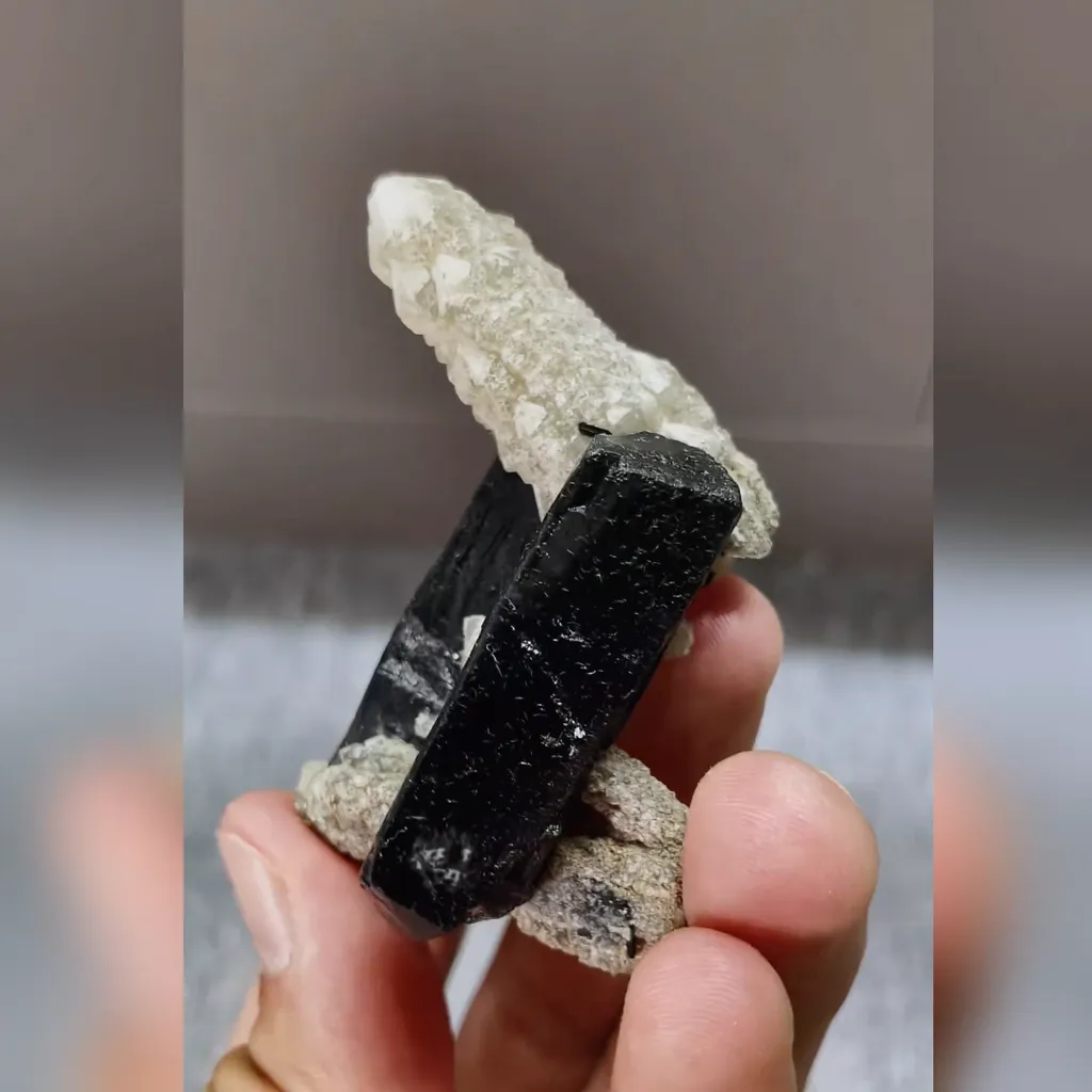 Natural Black Columnar Stone and Quartz comes from Inner Mongolia,China 35*50*40MM - image 2