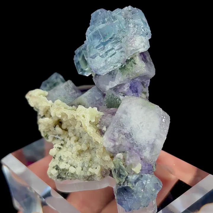 Natural Blue and Purple Cubic Fluorite and Mica, Mineral Specimen:Yaogangxian,Hunan (65*65*40MM) - image 3