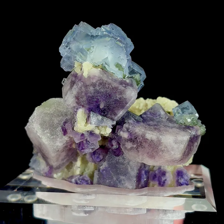 Natural Blue and Purple Cubic Fluorite and Mica, Mineral Specimen:Yaogangxian,Hunan (65*65*40MM) image