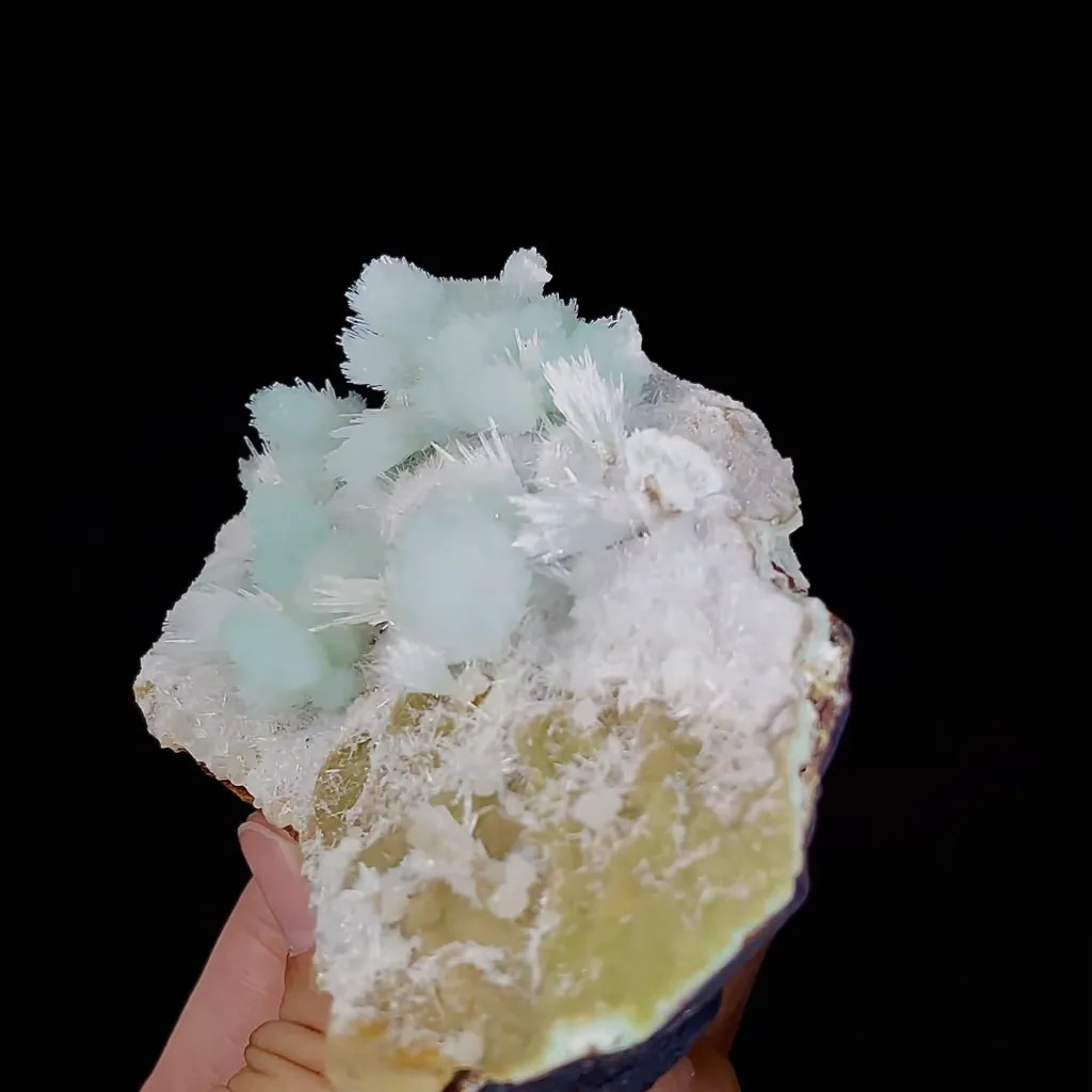 Natural Blue Aragonite comes from Wenshan,Yunnan 105*65*35MM - image 4