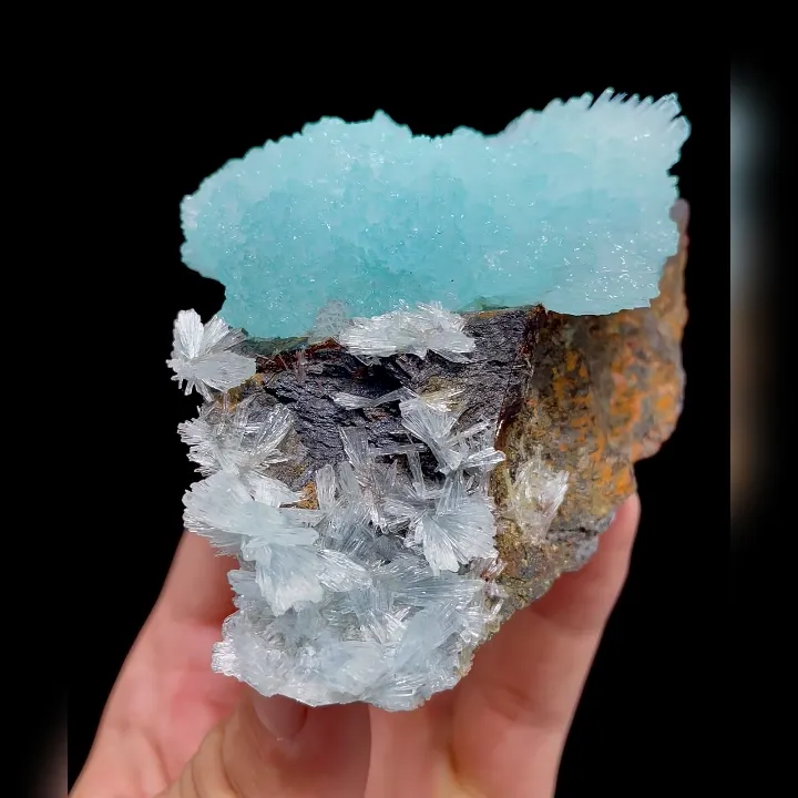 Natural Blue Aragonite comes from Wenshan,Yunnan 105*70*40MM - image 3