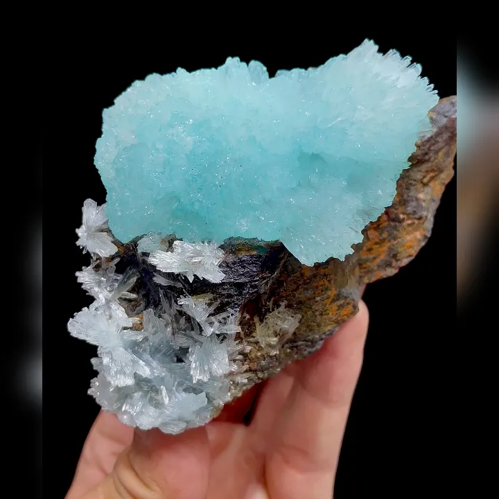 Natural Blue Aragonite comes from Wenshan,Yunnan 105*70*40MM image