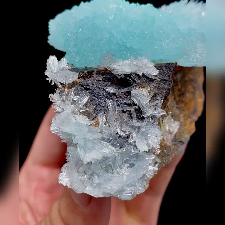Natural Blue Aragonite comes from Wenshan,Yunnan 105*70*40MM - image 4