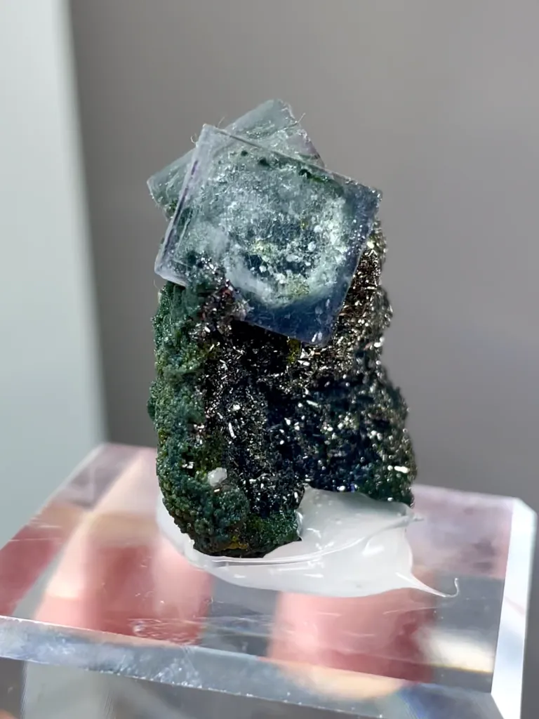 Natural Blue Calcite comes from Yaogangxian,Hunan 25*15*30MM image