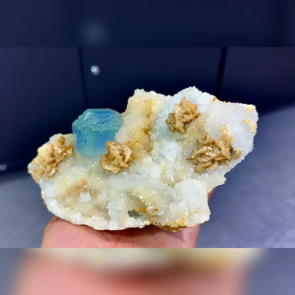 Natural Blue Cube Fluorite and Dolomite Symbiosis comes from Shizhuyuan,Chenzhou 160*110*35MM - image 3