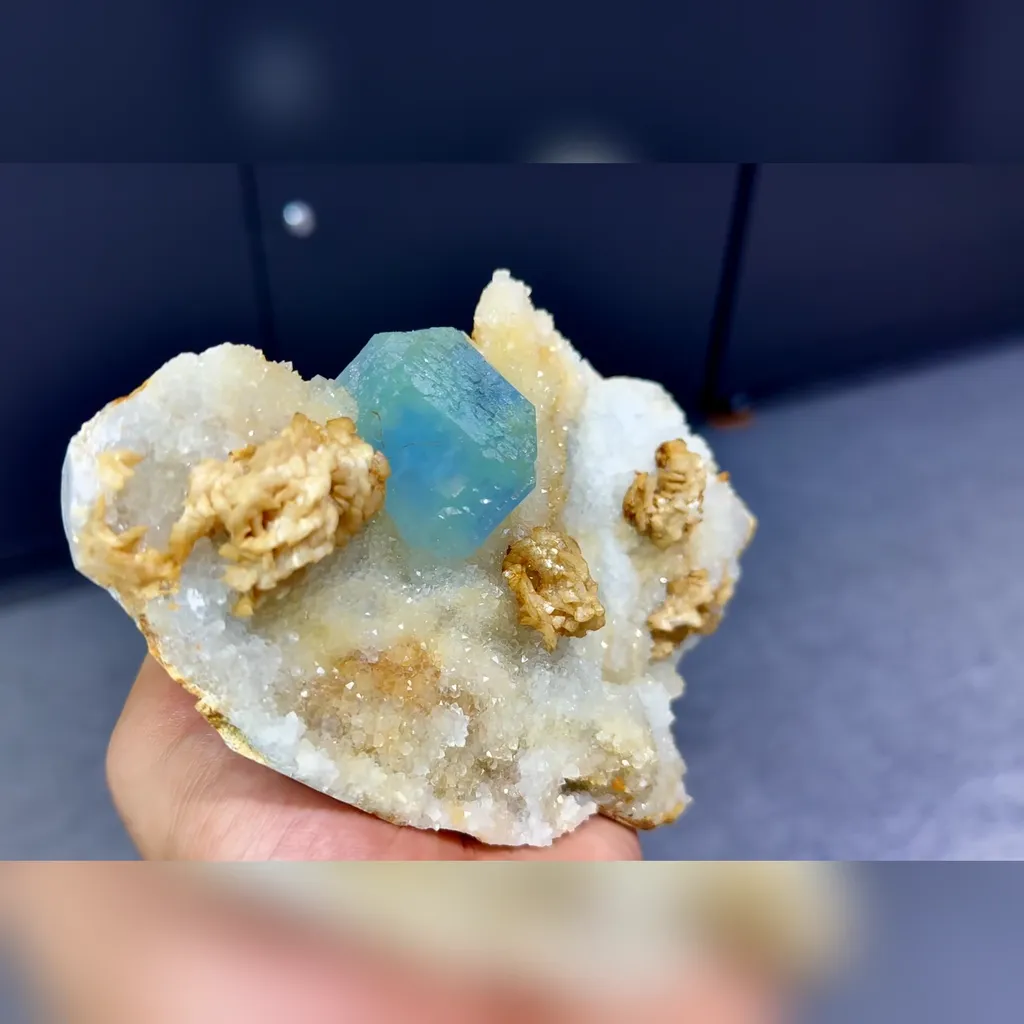 Natural Blue Cube Fluorite and Dolomite Symbiosis comes from Shizhuyuan,Chenzhou 160*110*35MM - image 2
