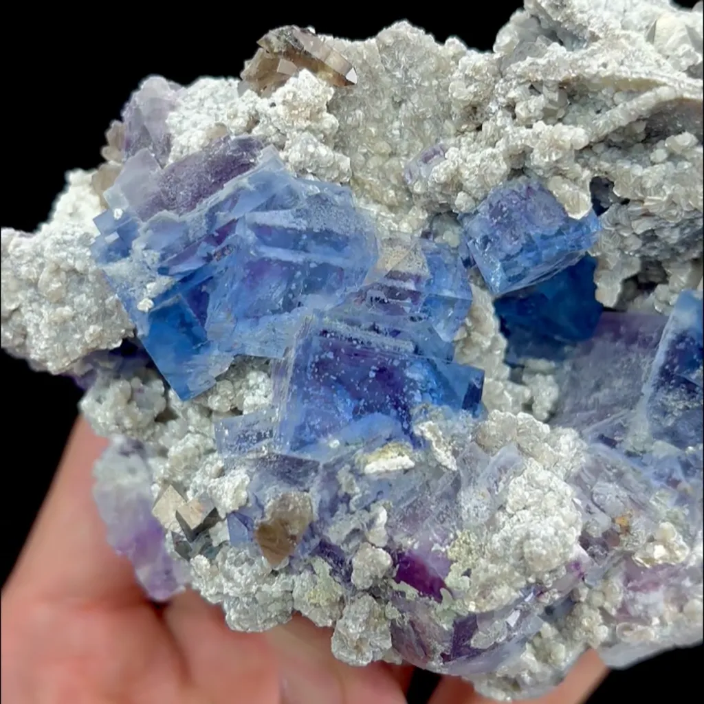 Natural Blue Cube Fluorite and Mica, Mineral Specimen: Inner Mongolia,China (120*65*70MM) - image 4