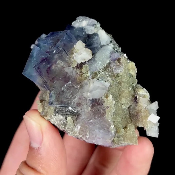 Natural Blue Cube Fluorite and Quartz, Mineral Specimen: Yaogangxian,Hunan (40*70*35MM) image