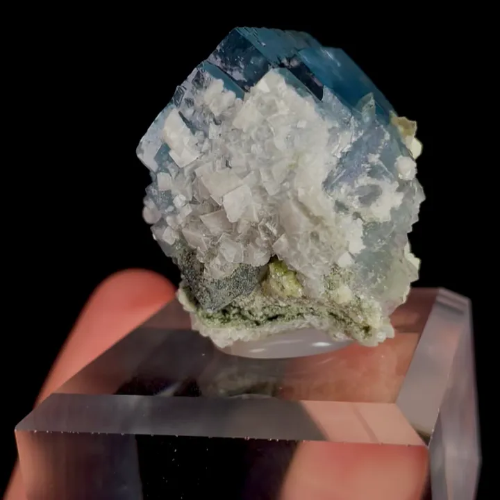 Natural Blue Cubic Fluorite and Calcite, Mineral Specimen:Yaogangxian,Hunan (25*25*30MM) - image 3