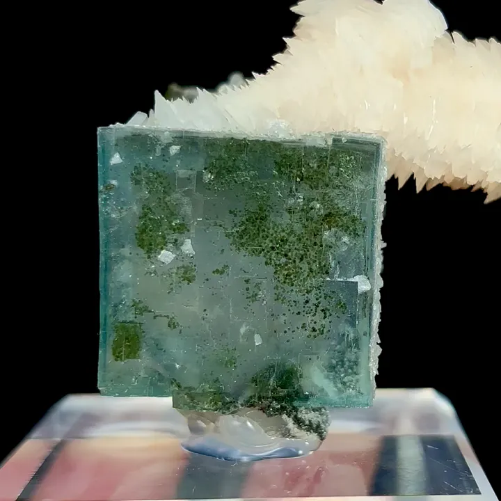 Natural Blue Cubic Fluorite and Calcite with Clear Quartz Cluster, Mineral Specimen:Yaogangxian,Hunan (50*45*40MM) - image 3