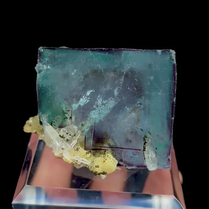 Natural Blue Cubic Fluorite and Clear Quartz Cluster, Mineral Specimen:Yaogangxian,Hunan (50*60*35MM) - image 4