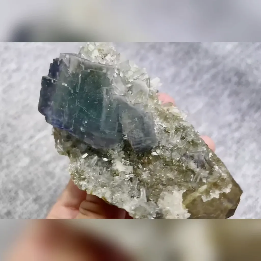 Natural Blue Cubic Fluorite and Clear Quartz Cluster Symbiosis comes from Yaogangxian,Hunan 100*55*50MM - image 4