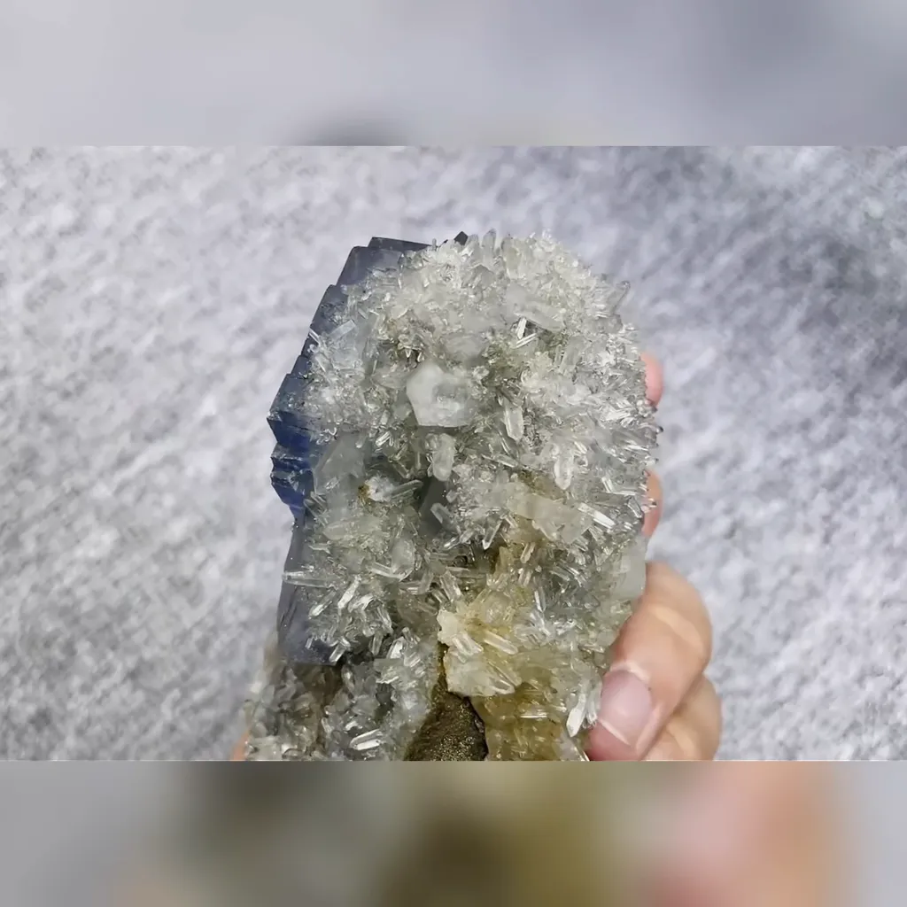 Natural Blue Cubic Fluorite and Clear Quartz Cluster Symbiosis comes from Yaogangxian,Hunan 100*55*50MM - image 5