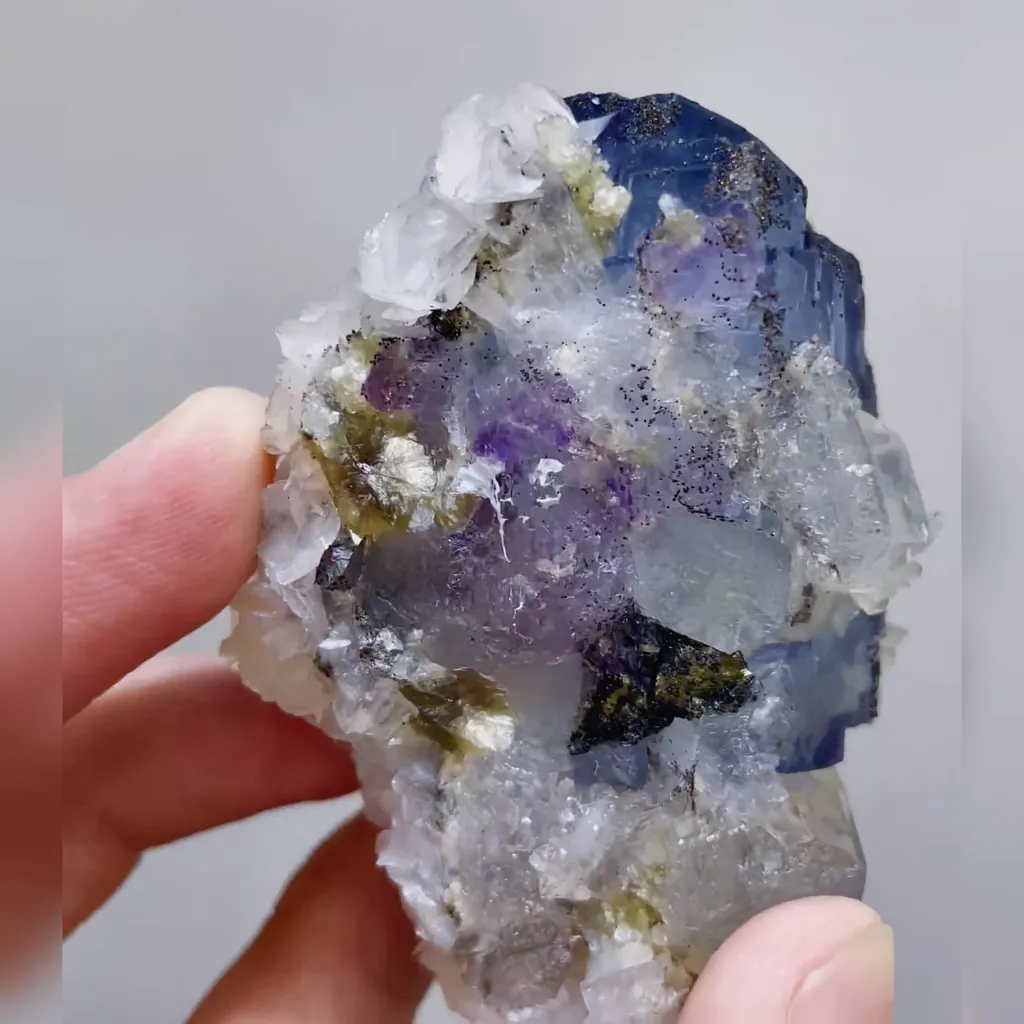 Natural Blue Cubic Fluorite and Flaky Calcite and Cacite Symbiosis comes from Yaogangxian,Hunan 35*60*30MM - image 4