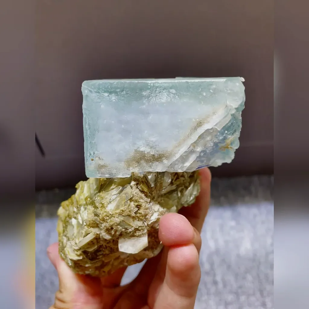 Natural Blue Cubic Fluorite and Lamellar Mica Symbiosis comes from Xuebaoding,Sichuan 60*60*90MM - image 2