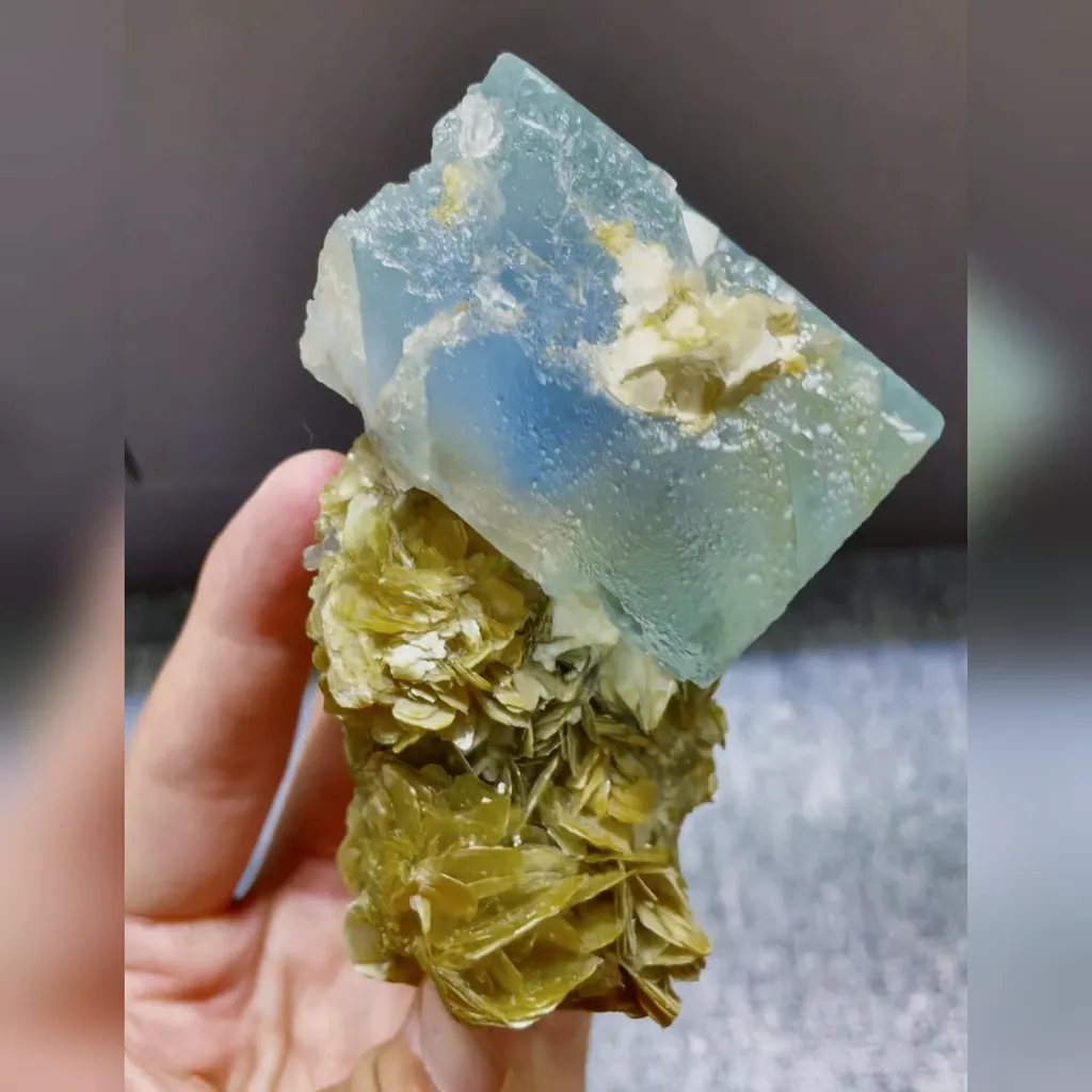 Natural Blue Cubic Fluorite and Lamellar Mica Symbiosis comes from Xuebaoding,Sichuan 60*60*90MM - image 3