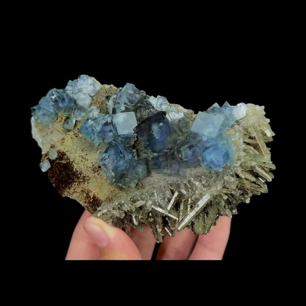 Natural Blue Cubic Fluorite and Quartz Cluster, Mineral Specimen:Shizhuyuan,Chenzhou (120*65*30MM) - image 2